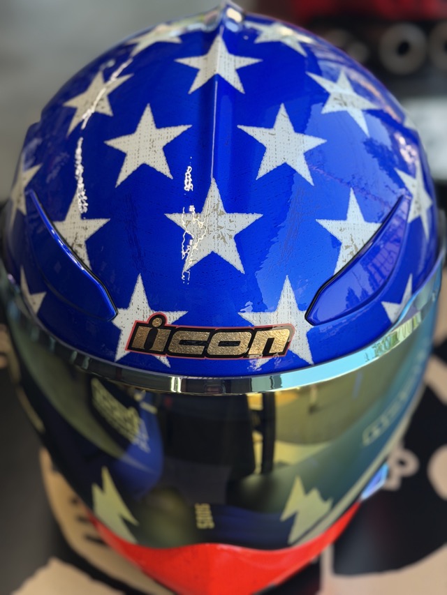 ICON DOMAIN ヘルメット上