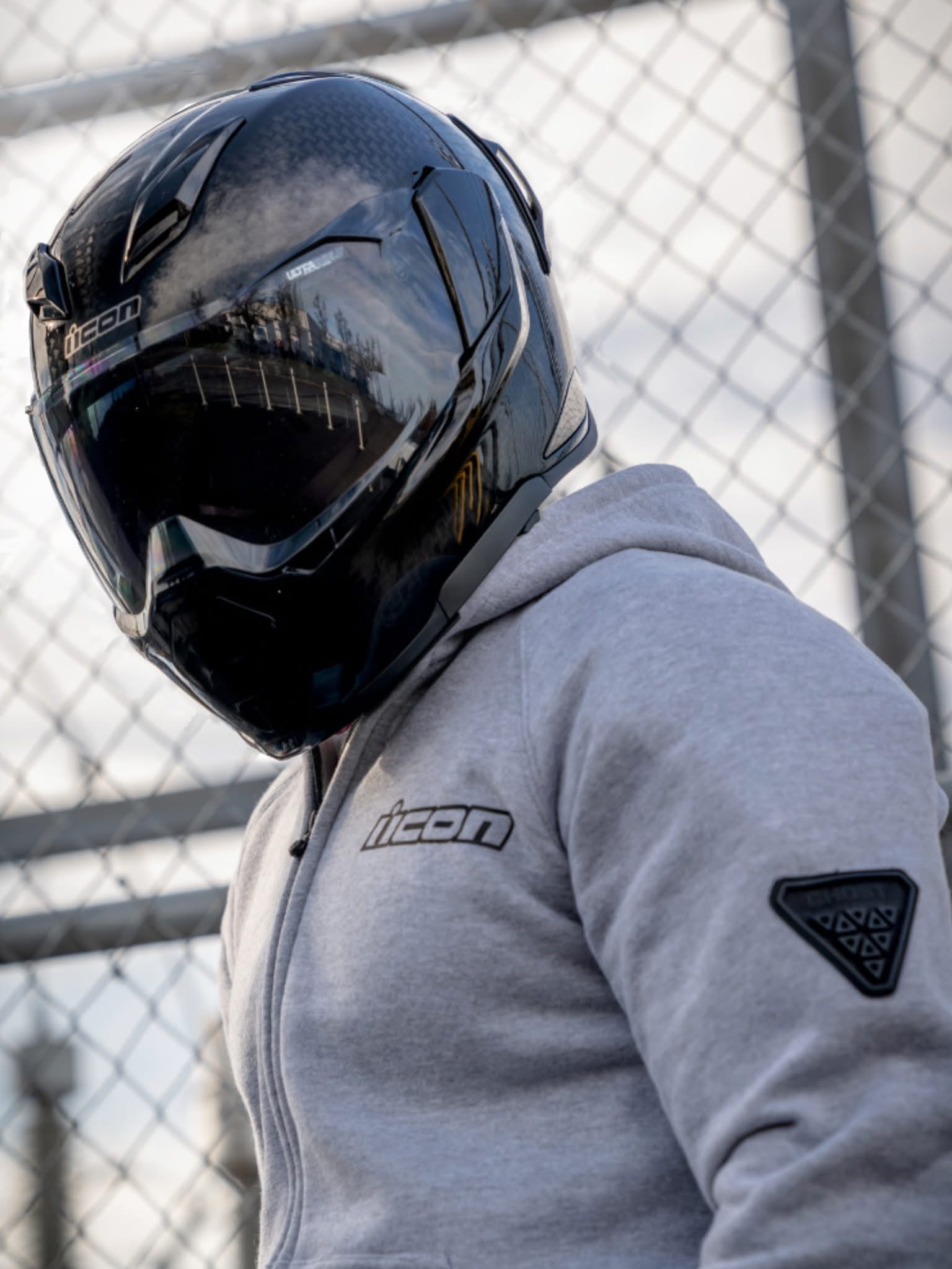 海外製でもサイズが安心なかっこいいバイクヘルメット ICON ULTRAFLITE