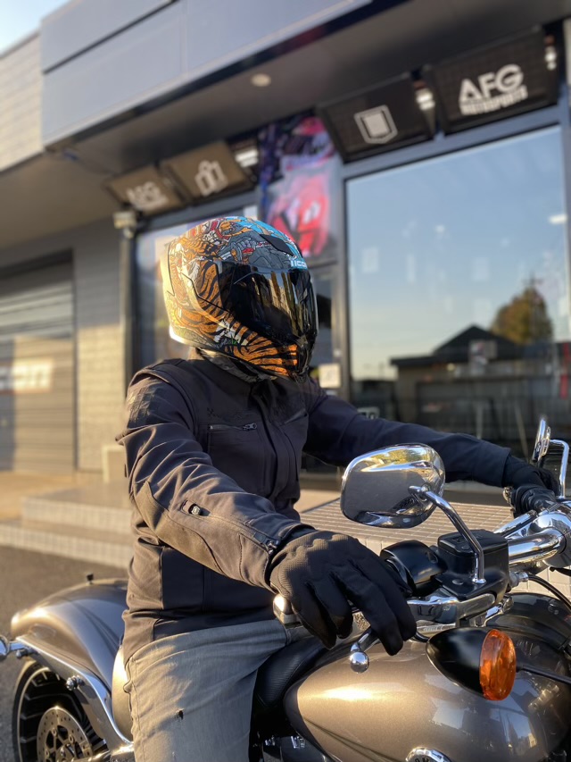 私服に見えるお洒落なバイク用シャツジャケット ICON UPSTATE